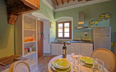 Torre 2: Propriété, Meubles, Cabinetry, Fenêtre, Design Intérieur, Bois, Architecture, Évier, Cuisine, Vaisselle