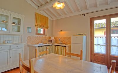 Tiglio: Pièce, Propriété, Meubles, Comptoir, Sol, Bâtiment, Plafond, Cabinetry, Cuisine, Parquet