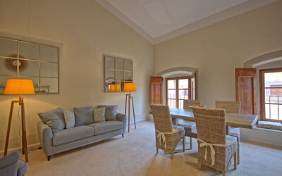 Montegufoni 27: Cadre, Meubles, Propriété, Canapé, Fenêtre, Bâtiment, Blind Fenêtre, Salon, Bois, Design Intérieur