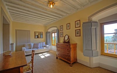 Cardinale: Pièce, Propriété, Plafond, Bâtiment, Design Intérieur, Meubles, Maison, Jaune, Domicile, Immobilier