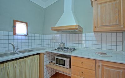 Acciaioli 4: Pièce, Propriété, Comptoir, Cuisine, Cabinetry, Meubles, Tuile, Bâtiment, Design Intérieur, Maison