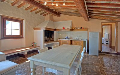 Torre: Pièce, Propriété, Bâtiment, Faisceau, Plafond, Meubles, Sol, Maison, Design Intérieur, Bois