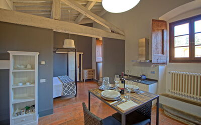 Montegufoni 22: Meubles, Table, Propriété, Fenêtre, Bois, Chaise, Canapé, Design Intérieur, Éclairage, Cuisine