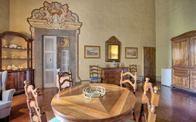 Montegufoni 7: Cadre, Meubles, Table, Canapé, Chaise, Design Intérieur, Bois, Bâtiment, Salon, Sol