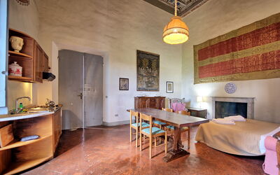 Fattoressa: Table, Meubles, Propriété, Bois, Cadre, Éclairage, Design Intérieur, Chaise, Architecture, Salon