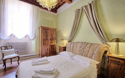 Guardiano: Meubles, Design Intérieur, Lit, Chambre, Bois, Drap De Lit, Sol, Literie, Sol, Plafond