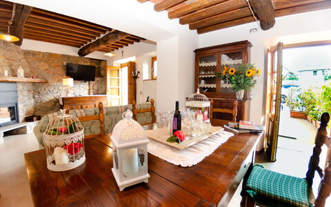 Alla Piazzetta Proprietà: Propriété, Pièce, Bâtiment, Design Intérieur, Maison, Meubles, Plafond, Immobilier, Salon, Domicile