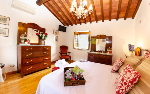 Alla Piazzetta: Pièce, Propriété, Chambre, Meubles, Design Intérieur, Lit, Maison, Bâtiment, Immobilier, Plafond