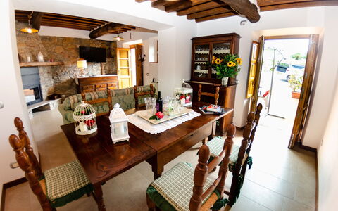 Alla Piazzetta: Propriété, Pièce, Bâtiment, Salle À Manger, Meubles, Maison, Table, Design Intérieur, Immobilier, Plafond