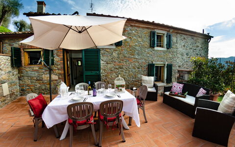 Alla Piazzetta: Propriété, Bâtiment, Restaurant, Maison, Pièce, Immobilier, Chalet, Domicile, Design Intérieur, Patio