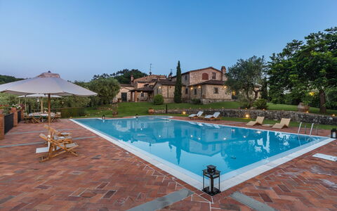 Villa Dell'angelo: Piscine, Propriété, Recours, Immobilier, Vacances, Bâtiment, Loisir, Maison, Zone Résidentielle, Arbre