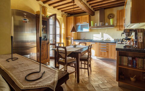 Appartamento Il Nido Di Giulia: Pièce, Bâtiment, Propriété, Design Intérieur, Meubles, Immobilier, Maison, Sol, Plafond, Table