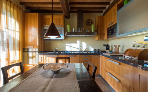 Appartamento Il Nido Di Giulia: Pièce, Propriété, Bâtiment, Comptoir, Meubles, Cuisine, Design Intérieur, Maison, Cabinetry, Immobilier