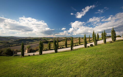 Appartamento Il Nido Di Giulia: Ciel, La Nature, Vert, Nuage, Paysage Naturel, Herbe, Prairie, Jour, Arbre, Environnement Naturel
