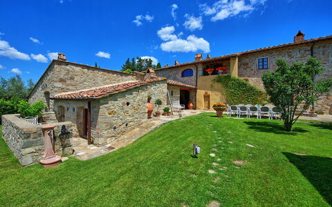 Villa Sonia: Propriété, Maison, Bâtiment, Domicile, Immobilier, Biens, Herbe, Chalet, Cour, Lot Terre