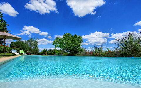 Villa Sonia: Piscine, L'Eau, Ciel, La Nature, Bleu, Propriété, Jour, Paysage Naturel, Vacances, Recours