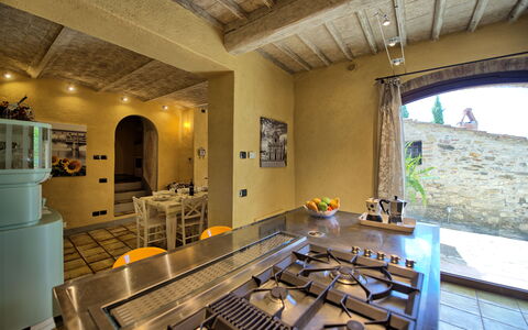 Villa Sonia: Table, Design Intérieur, Éclairage, Bois, Immobilier, Plafond, Appareil De Cuisine, Cuisine, Salon, Bâtiment