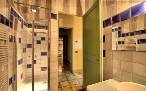 Villa Sonia: Sol, Sol, Salle De Bains, Immobilier, Luminaire Plomberie, Verre, Plafond