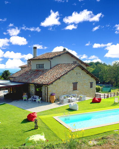 Villa Umbra: Propriété, Maison, Paysage Naturel, Ciel, Herbe, Immobilier, Domicile, Lot Terre, Bâtiment, Biens