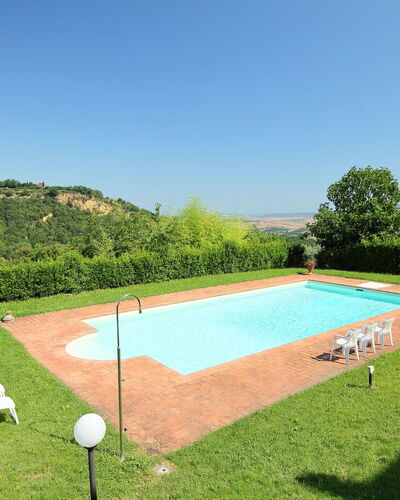 Podere Valle di Sotto: Propriété, Piscine, Herbe, Complexe Sportif, Immobilier, Loisir, Lot Terre, Maison, Pelouse, Jeux