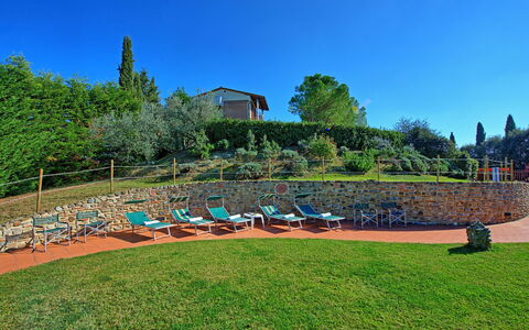 Casa Vasco: Vert, Ciel, Jardin, Herbe, Jardin Botanique, Pelouse, Botanique, Famille Grass, Arbre, Architecture