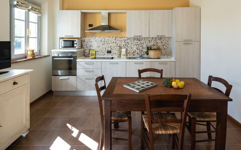 Incanto Toscano: Cabinetry, Comptoir, Propriété, Meubles, Table, Appareil De Cuisine, Bois, Cuisinière, Design Intérieur, Cuisine