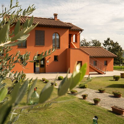 Incanto Toscano: Plante, Ciel, Bâtiment, Propriété, Fenêtre, Nuage, Maison, Arbre, Architecture, Lot Terre