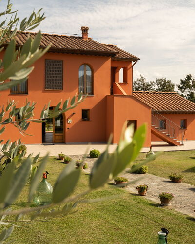 Incanto Toscano: Plante, Ciel, Bâtiment, Propriété, Fenêtre, Nuage, Maison, Arbre, Architecture, Lot Terre