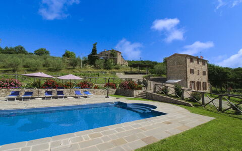 Poggio del Fabbro: Mobilier De Jardin, Piscine, Biens, Recours, Loisir, Aménagement Paysager, Villa, Eco Hôtel, Hacienda, Dalle
