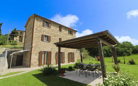 Poggio del Fabbro: Domicile, Chalet, Lot Terre, Biens, Ferme, Cour, Jardin, Porche, Pelouse, Mobilier De Jardin