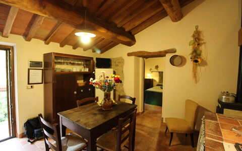Agriturismo le Calle: Pièce, Propriété, Bâtiment, Meubles, Maison, Design Intérieur, Plafond, Salle À Manger, Table, Sol