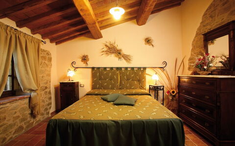 Agriturismo le Calle: Chambre, Lit, Pièce, Meubles, Propriété, Drap De Lit, Cadre De Lit, Design Intérieur, Bâtiment, Literie