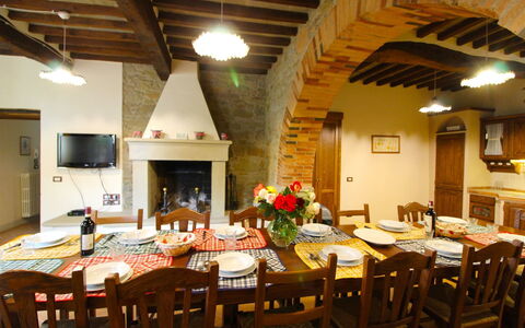 Borgo di Usciano: Restaurant, Bâtiment, Pièce, Propriété, Salle À Manger, Design Intérieur, Table, Immobilier, Meubles