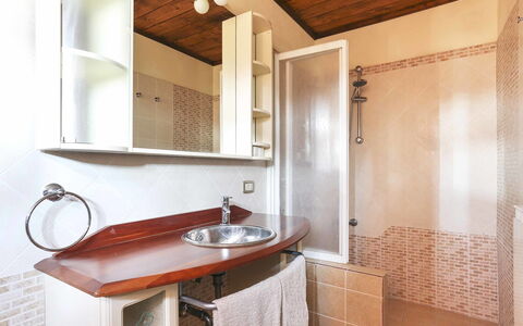 La Castagnara: Pièce, Propriété, Salle De Bains, Bâtiment, Design Intérieur, Évier, Maison, Immobilier, Meubles, Architecture