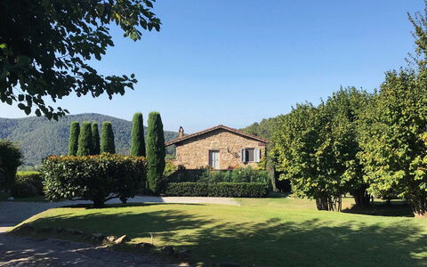 Compignano Barn: Propriété, Domicile, Maison, Biens, Arbre, Paysage Naturel, Immobilier, Ciel, Lot Terre, Pelouse