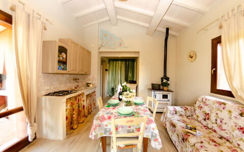 Ai Salici: Pièce, Propriété, Meubles, Design Intérieur, Bâtiment, Plafond, Maison, Salon, Sol, Immobilier