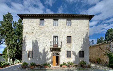 Villa Dorella Di Montaperti: Propriété, Maison, Bâtiment, Architecture, Immobilier, Domicile, Biens, Façade, Ciel, Villa
