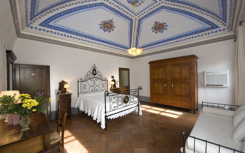 Villa Dorella Di Montaperti: Pièce, Propriété, Bâtiment, Meubles, Design Intérieur, Plafond, Chambre, Maison, Immobilier, Sol