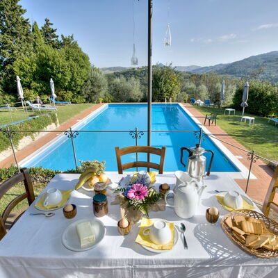 Villa Dorella Di Montaperti: Propriété, Biens, Immobilier, Piscine, Vacances, Maison, Table, Loisir, Montagne, Villa