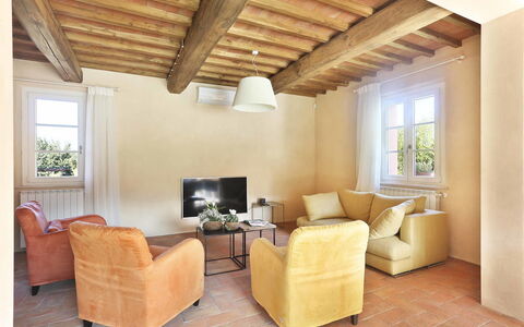 Uva: Salon, Pièce, Propriété, Plafond, Meubles, Design Intérieur, Bâtiment, Sol, Maison, Mur