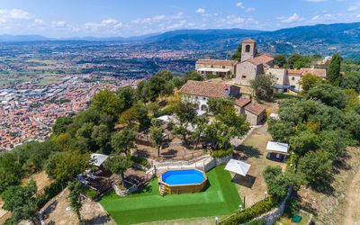 Villa Del Santo Bastiano: Photographie Aérienne, Vue Du Ciel, Propriété, Biens, Ville, Immobilier, Bâtiment, Village De Montagne, Tourisme, La Photographie