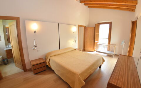 Il Sogno Tra i Vigneti: Lit, Chambre, Pièce, Meubles, Propriété, Bâtiment, Sol, Design Intérieur, Cadre De Lit, Drap De Lit