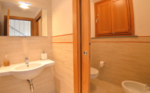 Il Sogno Tra i Vigneti: Salle De Bains, Pièce, Propriété, Mur, Sol, Luminaire Plomberie, Bâtiment, Tuile, Design Intérieur, Architecture