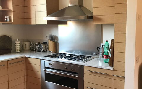 Il Sogno Tra i Vigneti: Comptoir, Meubles, Cabinetry, Cuisinière, Pièce, Cuisine, Propriété, Design Intérieur, Sol, Principaux Appliance