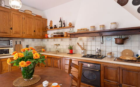 Casa La Rotta: Comptoir, Pièce, Cuisine, Propriété, Cabinetry, Meubles, Design Intérieur, Bâtiment, Maison, Sol