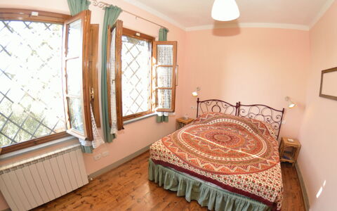 La Cipressa: Chambre, Pièce, Lit, Propriété, Meubles, Drap De Lit, Literie, Cadre De Lit, Design Intérieur, Bâtiment