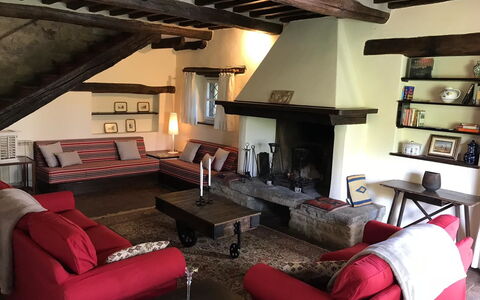 Villa Del Castagno: Salon, Pièce, Design Intérieur, Propriété, Meubles, Bâtiment, Maison, Grenier, Table, Plafond