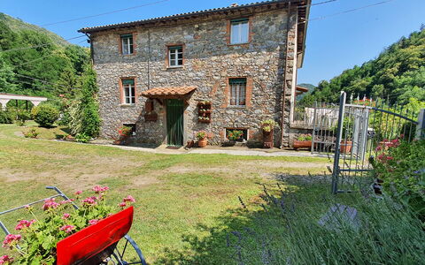 Casa Irene: Plante, Propriété, Fenêtre, Ciel, Herbe, Bâtiment, Lot Terre, Paysage Naturel, Arbre, Loisir