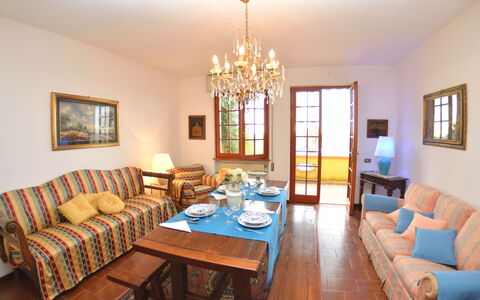 Il Corbezzolo: Pièce, Propriété, Meubles, Salon, Design Intérieur, Immobilier, Bâtiment, Table, Sol, Jaune