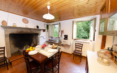 Il Molino: Meubles, Table, Fenêtre, Chaise, Bois, Vaisselle, Design Intérieur, Architecture, Salon, Sol